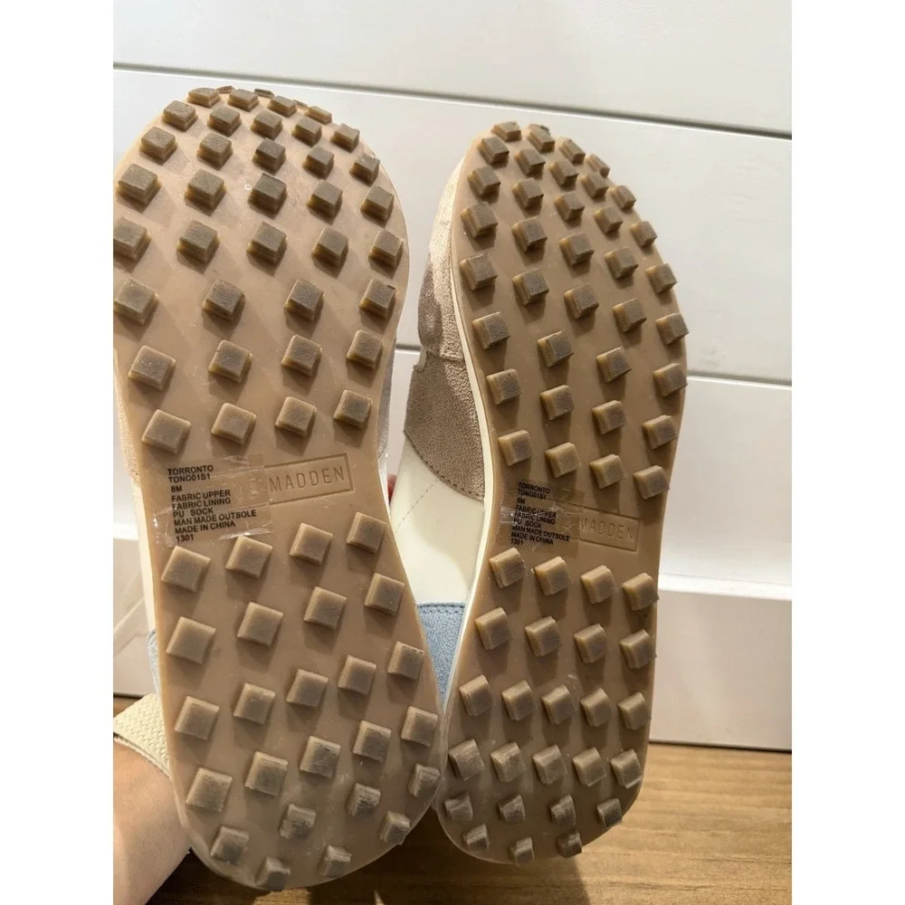 Steve Madden Torronto Retro Sneakers Women's 8 - Ivory/Light Blue/Multicolor‎